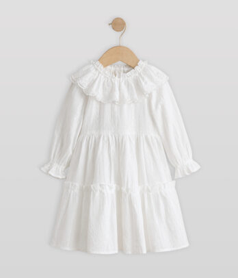Robe blanche en broderie anglaise à col claudine volanté