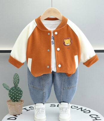 Ensemble bébé garçon sport chic avec veste teddy orange et blanche motif lion et jean confort.