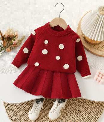 Ensemble fille 2 pièces en laine rouge à pois blancs, haut manches longues à col rond, jupe plissée assortie, matière douce et chaude pour l’hiver.