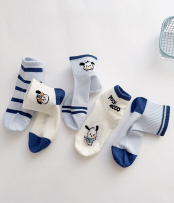 Lot de chaussettes bleues en coton doux et élastique, confortables et bien ajustées, parfaites pour garder les petits pieds au chaud au quotidien.