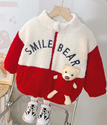 Veste enfant bicolore rouge et blanc, broderie "SMILE BEAR", appliqué ourson, zip pratique, coupe ample et manches longues élastiquées.