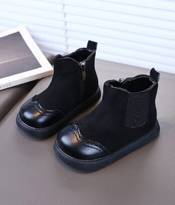 Bottes Martin noires pour enfants, avec lacets et fermeture zippée latérale, semelle crantée antidérapante, doublure douce et design structuré unisexe.