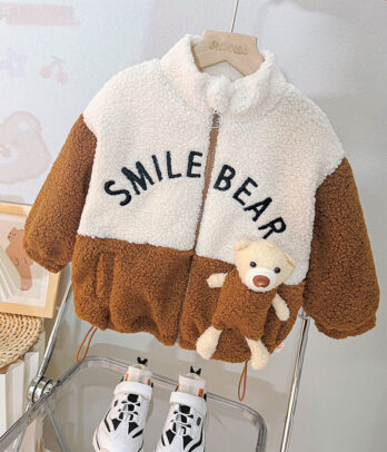 Veste enfant bicolore blanc/marron, appliqué ourson, broderie "SMILE BEAR", zip pratique, manches longues et coupe ample confortable.