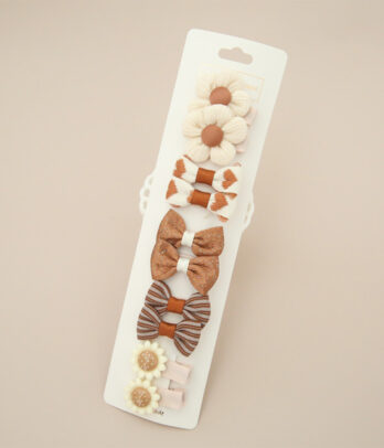 Pack de barrettes à nœuds marron au style classique et raffiné, parfaites pour ajouter une touche douce et élégante aux coiffures d’automne et d’hiver.