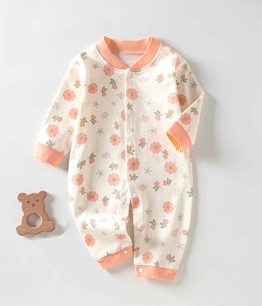 67698 Barboteuse florale orange en coton doux avec volants, imprimé fleuri et pressions pratiques. Légère et confortable, parfaite pour les journées ensoleillées.