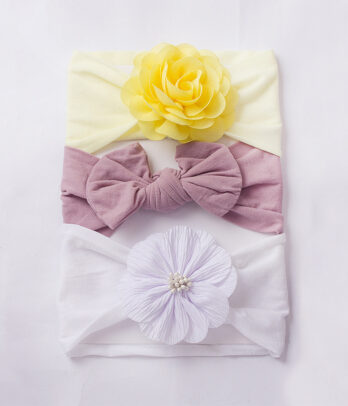 ChatGPT said: Pack de 3 bandeaux fleuris légers aux tons pastel (blanc, mauve, jaune) pour compléter les tenues printanières de bébé avec douceur et élégance.