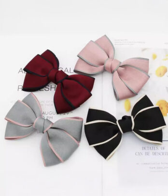 Barrettes de taille moyenne pratiques et élégantes, faciles à clipser pour maintenir les mèches en place, idéales au quotidien ou pour les grandes occasions.