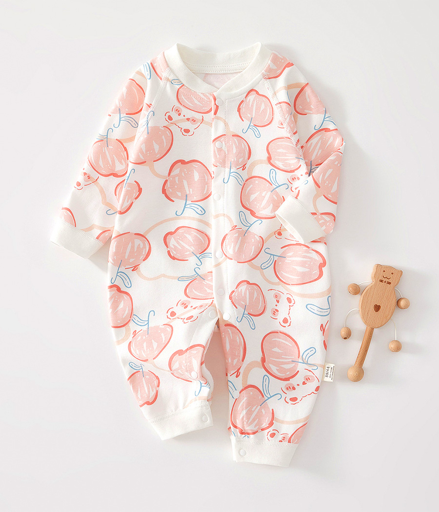 97536-01 Barboteuse fleurie pour bébé fille, légère et poétique, parfaite pour les journées ensoleillées. Motifs pastel délicats, coton doux, coupe confortable et pratique.