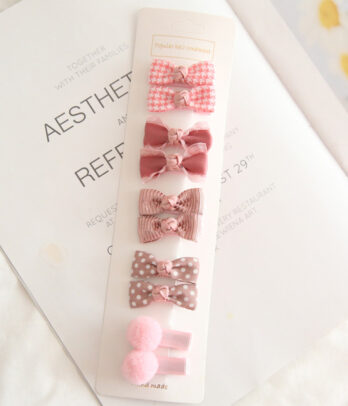 Pack de barrettes à nœuds papillon en rose de bois, élégantes et douces, parfaites pour sublimer les coiffures des petites filles au quotidien ou pour les occasions.