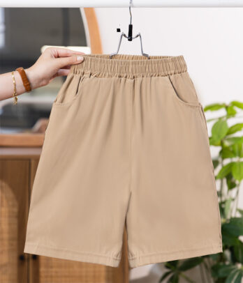 Short beige long et ample pour enfant