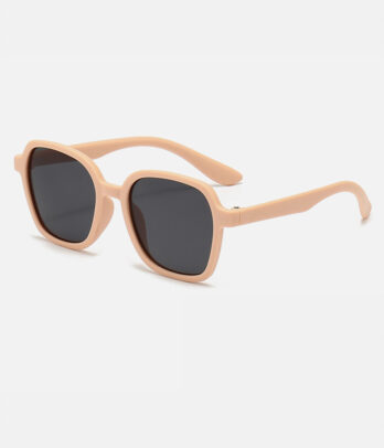 Lunettes de soleil légères et confortables pour enfants, offrant style et protection lors des sorties, vacances, balades ou journées ensoleillées.