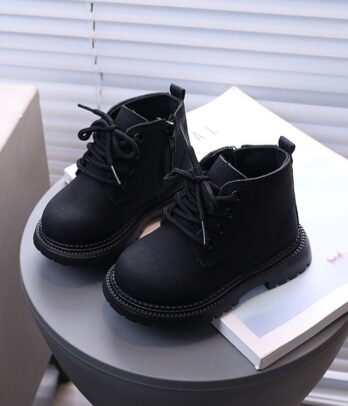 Bottines unisexes pour enfants en simili cuir noir effet mat, avec zip latéral, lacets, doublure chaude et semelle antidérapante épaisse.