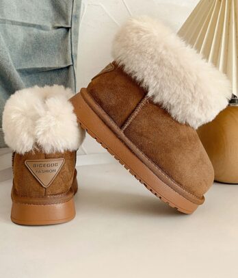 Bottes d’hiver pour enfants en suédine douce, entièrement fourrées, avec semelle souple antidérapante et design minimaliste facile à assortir.