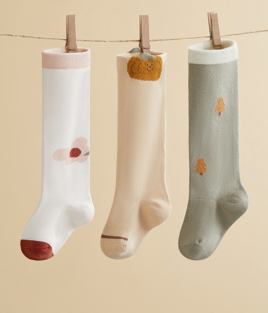 38214 (2) Chaussettes hautes en coton doux pour bébés filles – Image 1