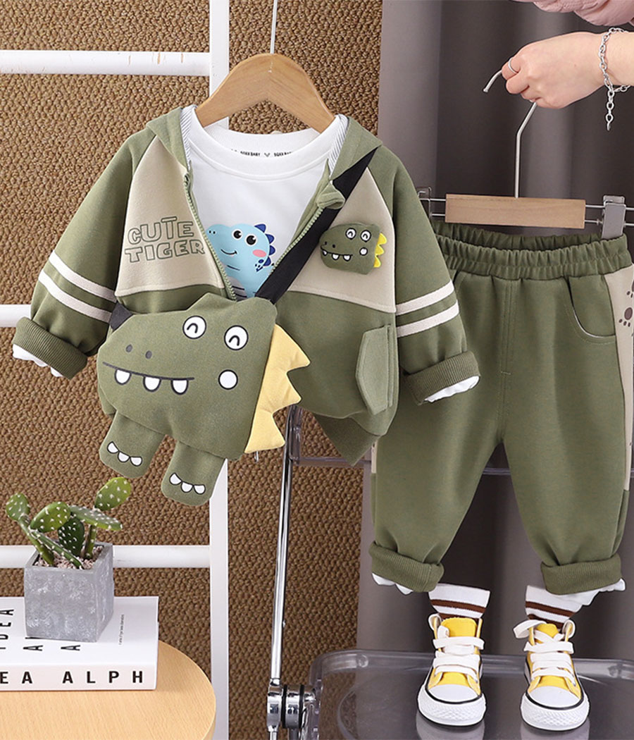 41651 Ensemble 4 pièces "DINO" vert kaki pour garçon : pantalon, pull, gilet à capuche et sacoche. Doux, chaud et pratique pour l’automne et l’hiver.