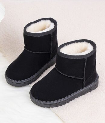 Chaussures d’hiver noires en daim rembourré, douces, chaudes et faciles à enfiler, idéales pour affronter le froid avec style et confort au quotidien.