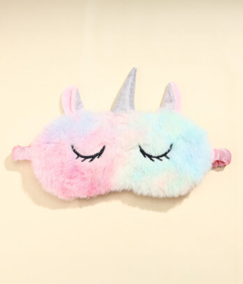 Masque de sommeil en peluche licorne, doux et coloré, idéal pour la sieste, les voyages ou offrir des nuits féeriques aux enfants dès 3 ans.