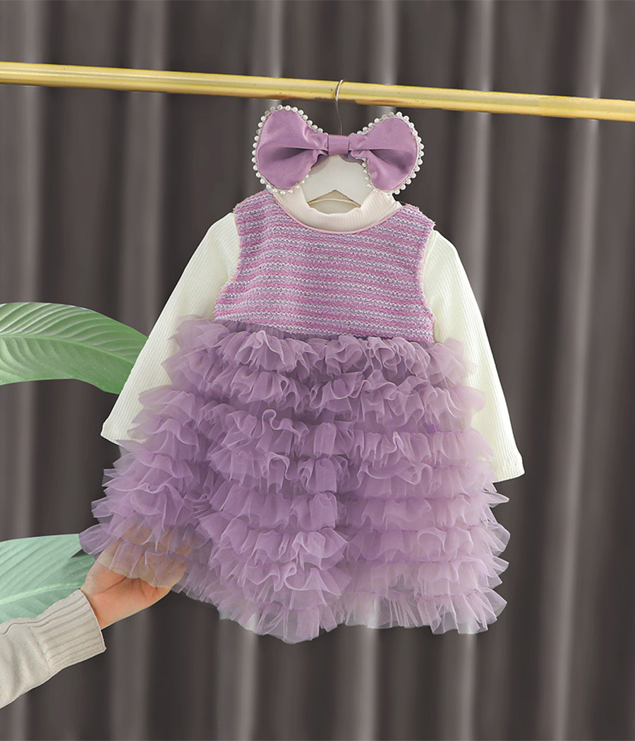 54137 (2) Robe fille avec haut sans manches en maille violet et blanc, sous-pull crème manches longues, jupe tutu à volants violets et nœud décoratif avec perles.