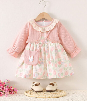 Petite robe rose à motif lapin avec sac assorti, douce et confortable, idéale pour les sorties, les fêtes ou de jolies photos souvenirs.
