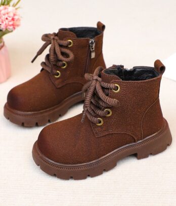 Bottes d’hiver en velours marron, chaudes et confortables avec semelle antidérapante et fermeture zippée. Parfaites pour affronter le froid avec style.