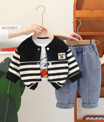 Ensemble 3 pièces fille : cardigan noir rayé, haut à manches longues imprimé et pantalon en jean à taille élastiquée pour les saisons fraîches.
