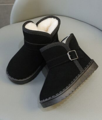 Bottes montantes noires en velours chaud avec ceinture décorative, semelle épaisse antidérapante et confort maximal, parfaites pour l’école et les sorties.