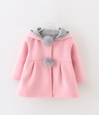 Manteau en polaire rose avec capuche à oreilles de lapin, chaud et tout doux, idéal pour l’hiver, les sorties, l’école ou les moments de jeu.