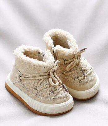 Bottes d’hiver rembourrées pour tout-petits, chaudes, confortables et faciles à enfiler. Semelle antidérapante idéale pour les journées froides.