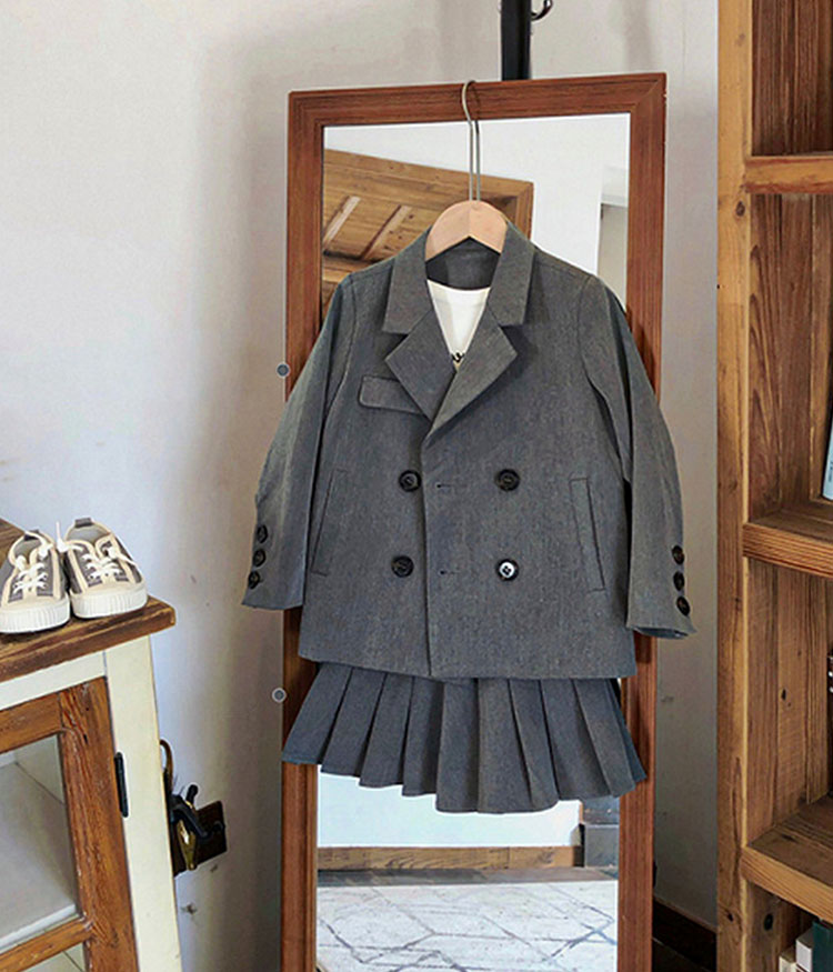 _0000_Group 1 Veste Enfant – Gris Chic Intemporel – Image 1