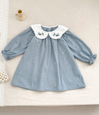 Robe fille bleu ciel – Col blanc brodé fleuri