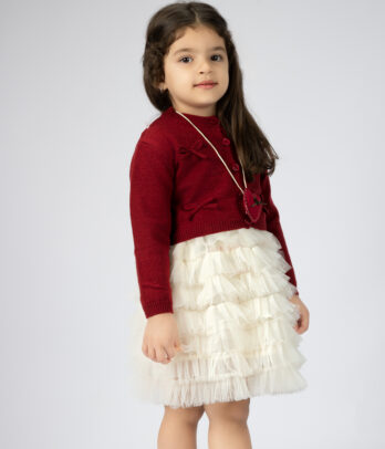 Ensemble robe et gilet rouge – Élégance et tendresse