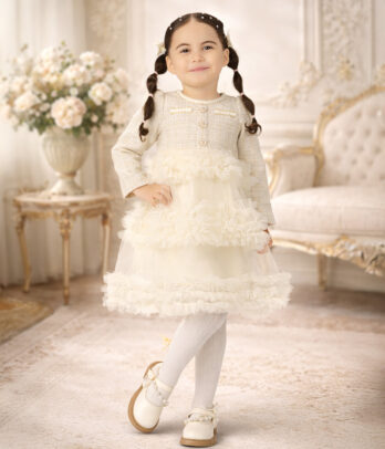 Robe princesse écrue à volants & détails élégants