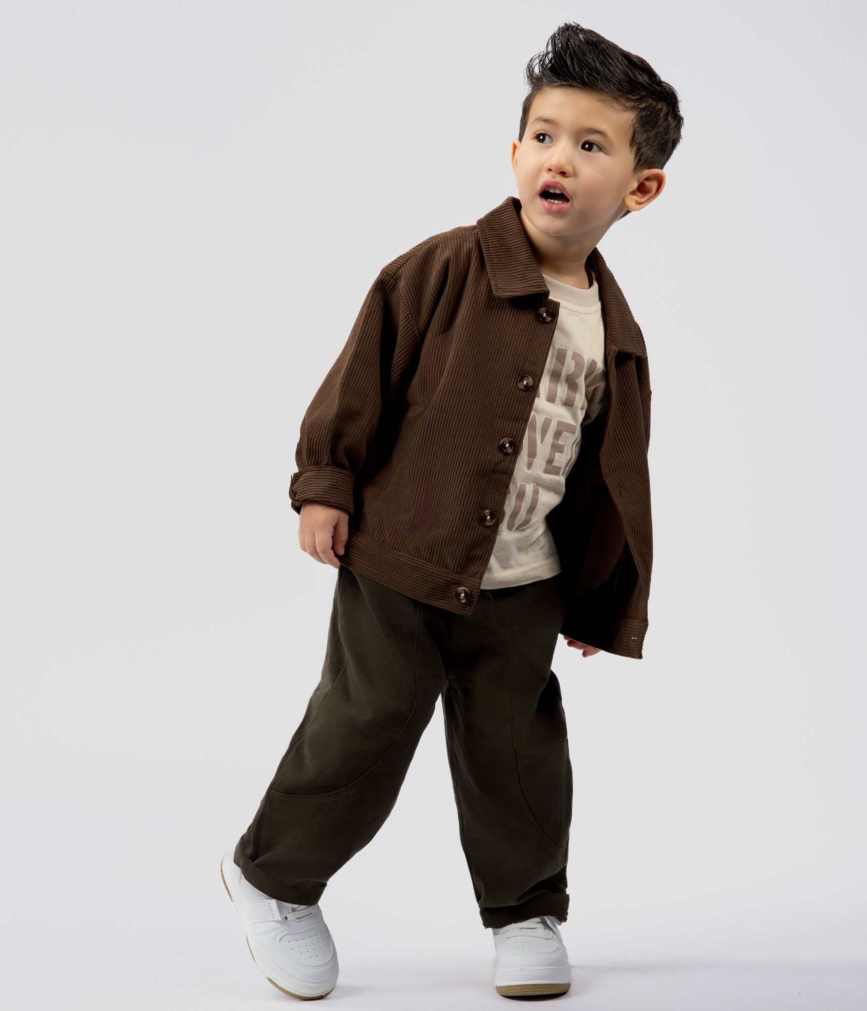 31245 Ensemble garcon veste marron pantalon asso MAZYOUD0048-Edit Ensemble garçon veste marron & pantalon assorti avec t-shirt imprimé – Image 1