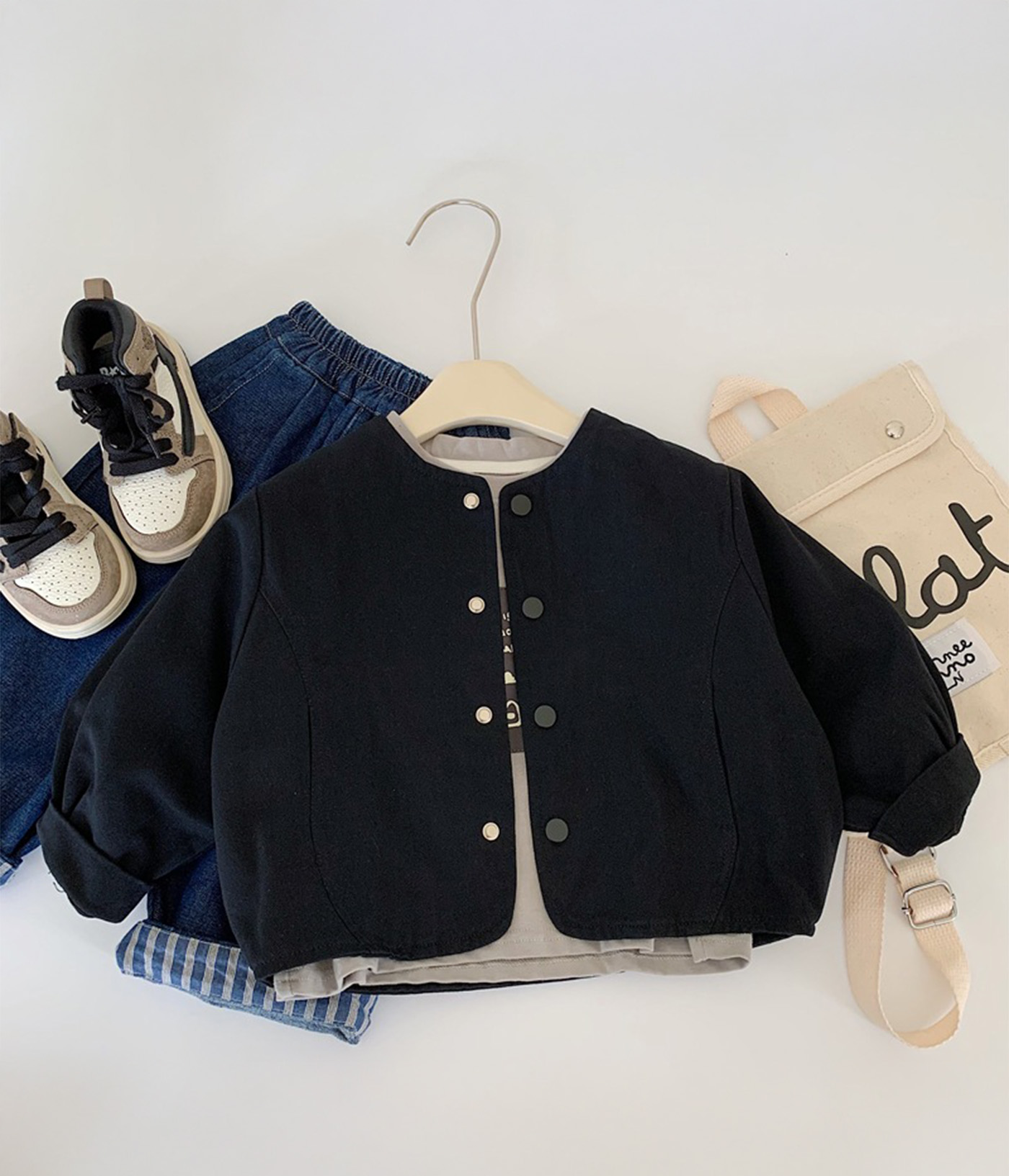 33776 Veste noire garçon – Style urbain et chic intemporel – Image 1