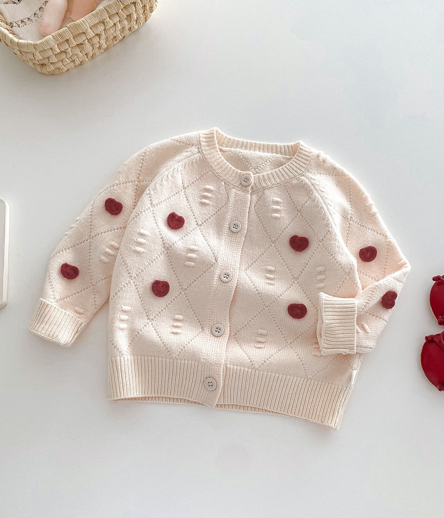 29373 Cardigan Cœurs Brodés – Beige rosé avec cœurs rouges – Image 1