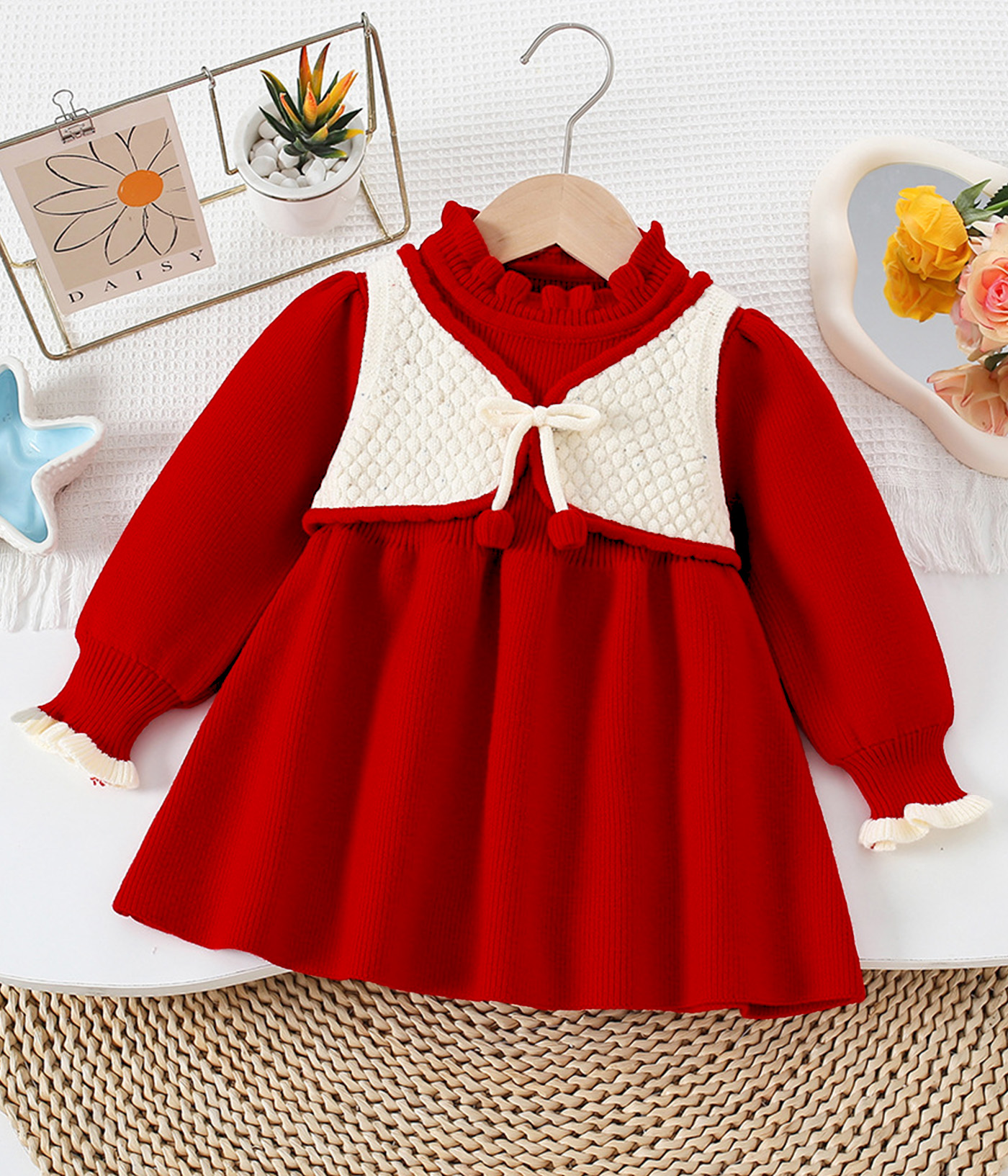 44331 Robe rouge avec gilet intégré tricoté crème – Image 1