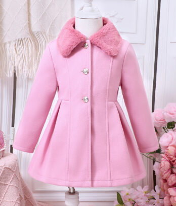 Manteau en laine avec un col en fausse fourrure