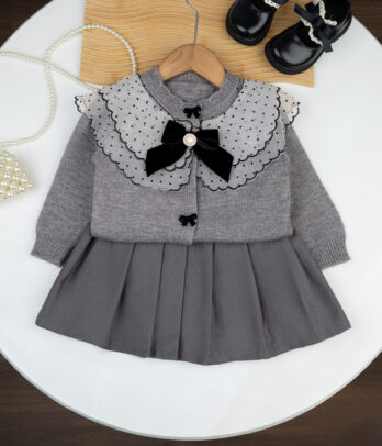 Ensemble jupe et cardigan en laine gris – Élégance intemporelle