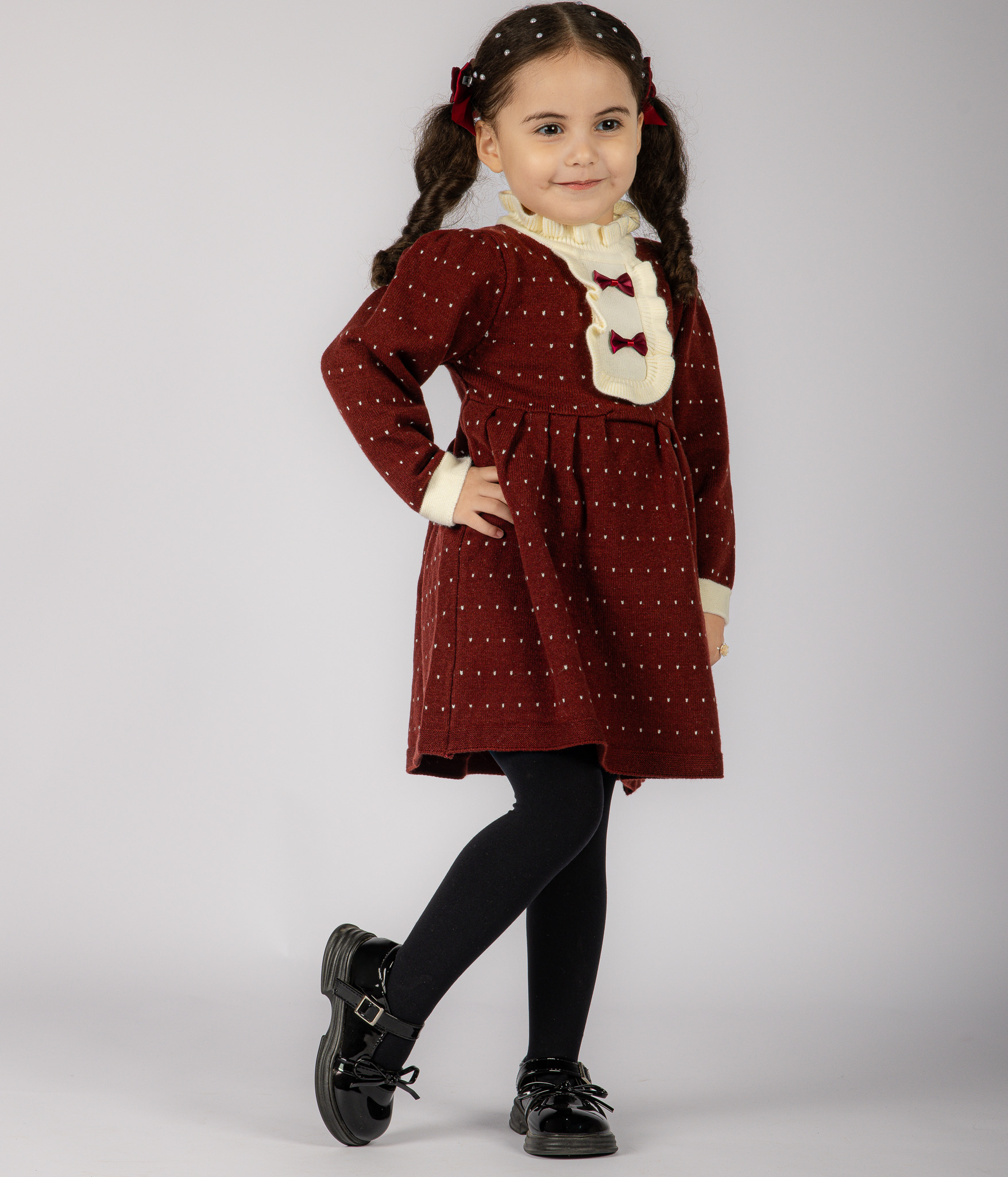 63182 Robe tricotee bordeaux 50080 pois et n50579uds. Fil. MAZYOUD0398-Edit Robe tricotée bordeaux à pois et nœuds – Fille – Image 1