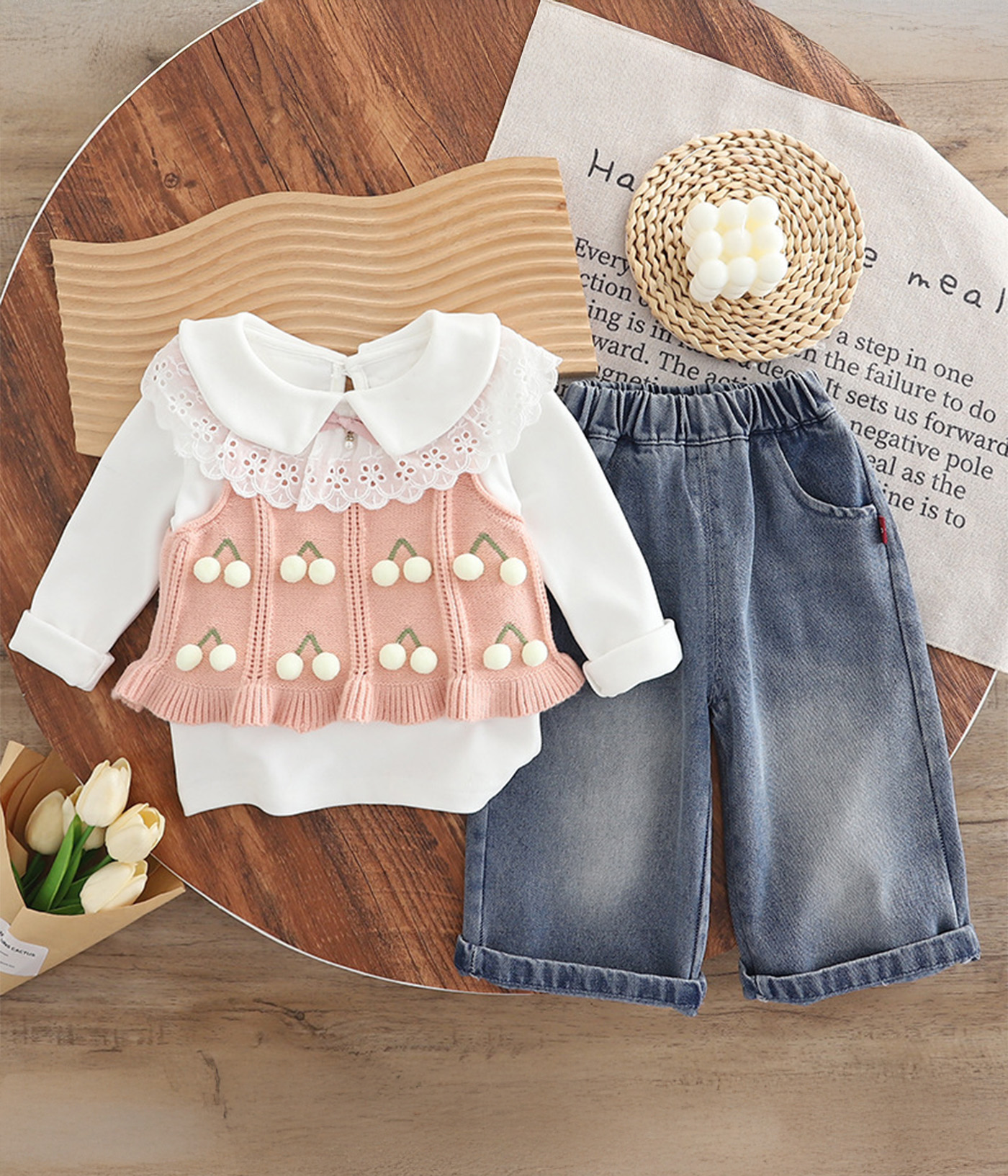 63271 (2) Ensemble fille blouse col dentelle & gilet cerises tricotées – Image 1