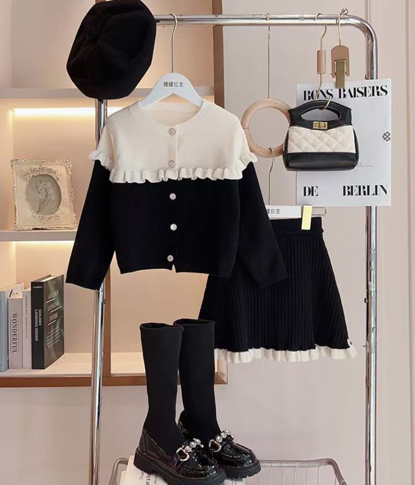 63376 (3) Ensemble jupe noire et gilet bicolore – Élégance contrastée – Image 1