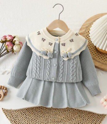 Ensemble fille gris perle – Tricot chic avec col brodé
