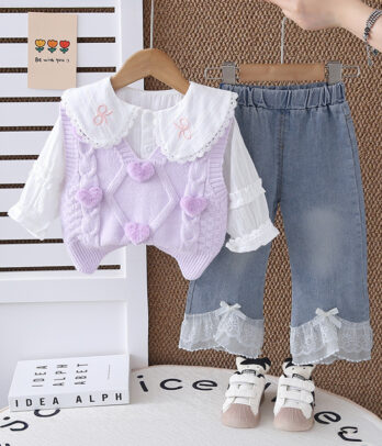 Ensemble lilas doux avec gilet cœurs