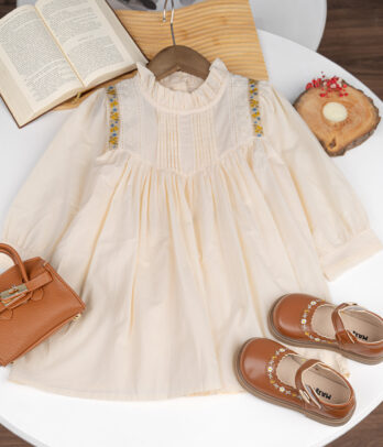 Robe beige à Broderies Florales – Style Bohème Chic