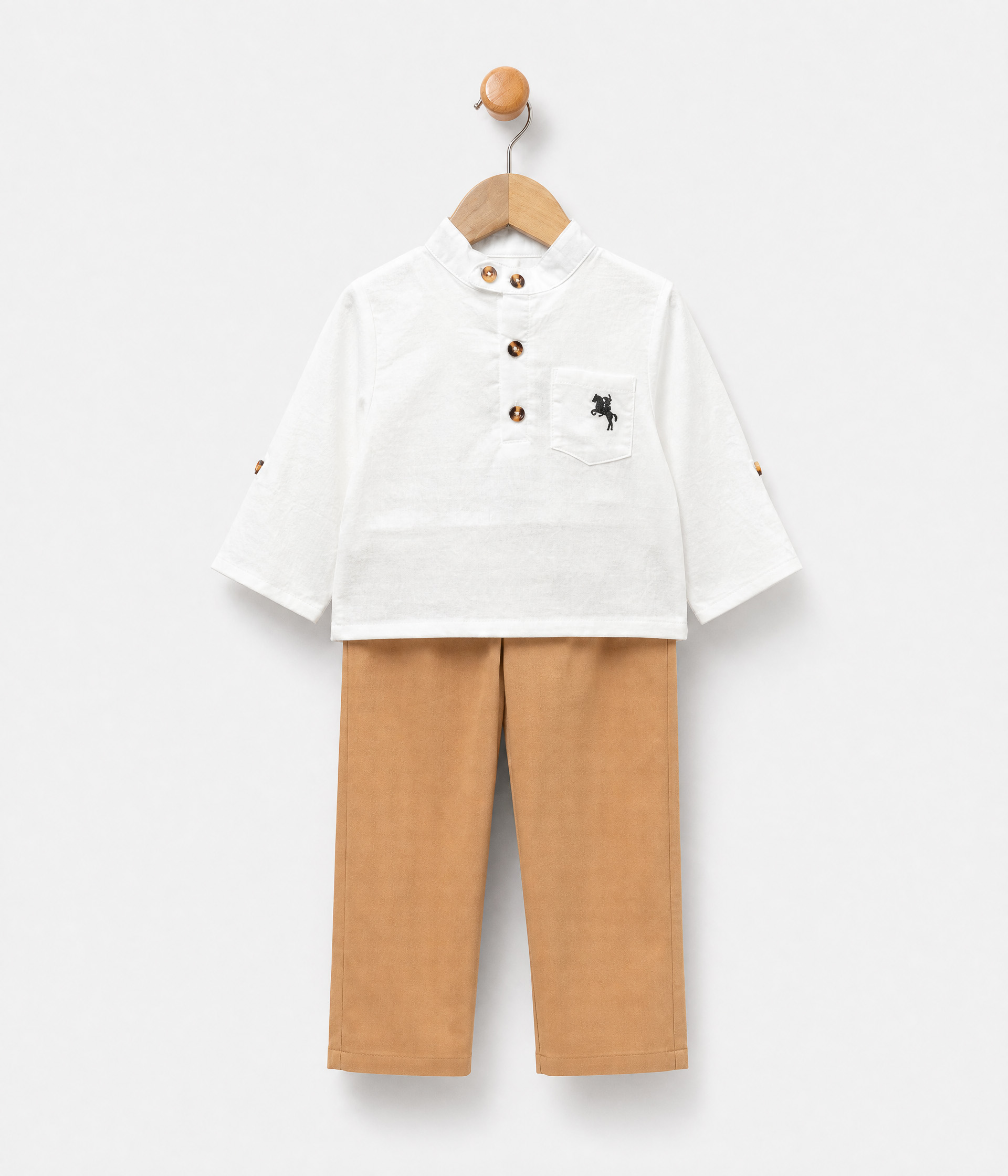 99896 Ensemble garçon chic blanc et camel – Image 1