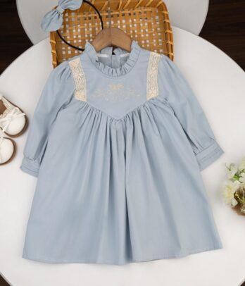 Robe Bébé Fille – Bleu Ciel Élégance Dentelle
