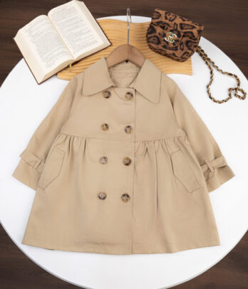 Trench beige pour fille – L’allié parfait des demi-saisons