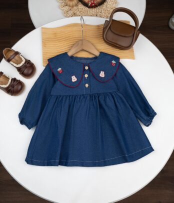 Robe en jean fille – Col brodé lapins & fraises