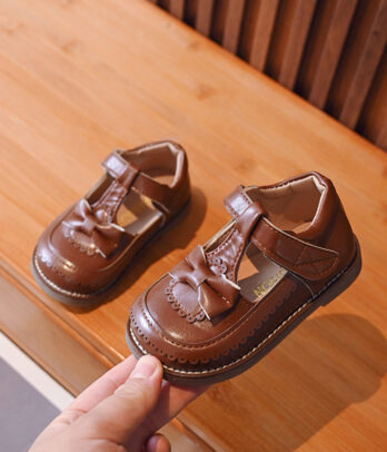 Ballerines tendance de couleur camel pour bébé