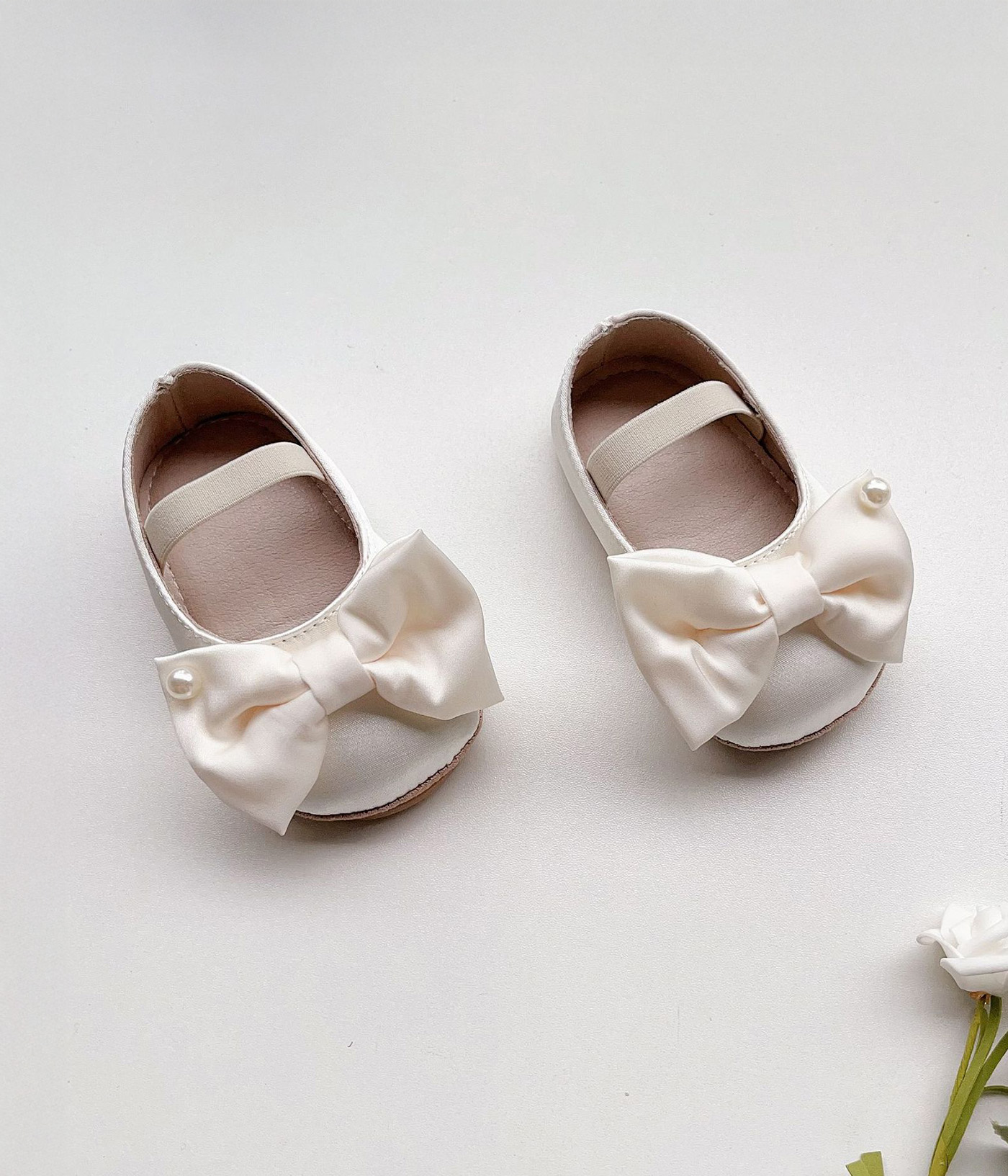 31346-1 Chaussures Bébé Fille – Ballerines avec Nœud et Perle – Image 1